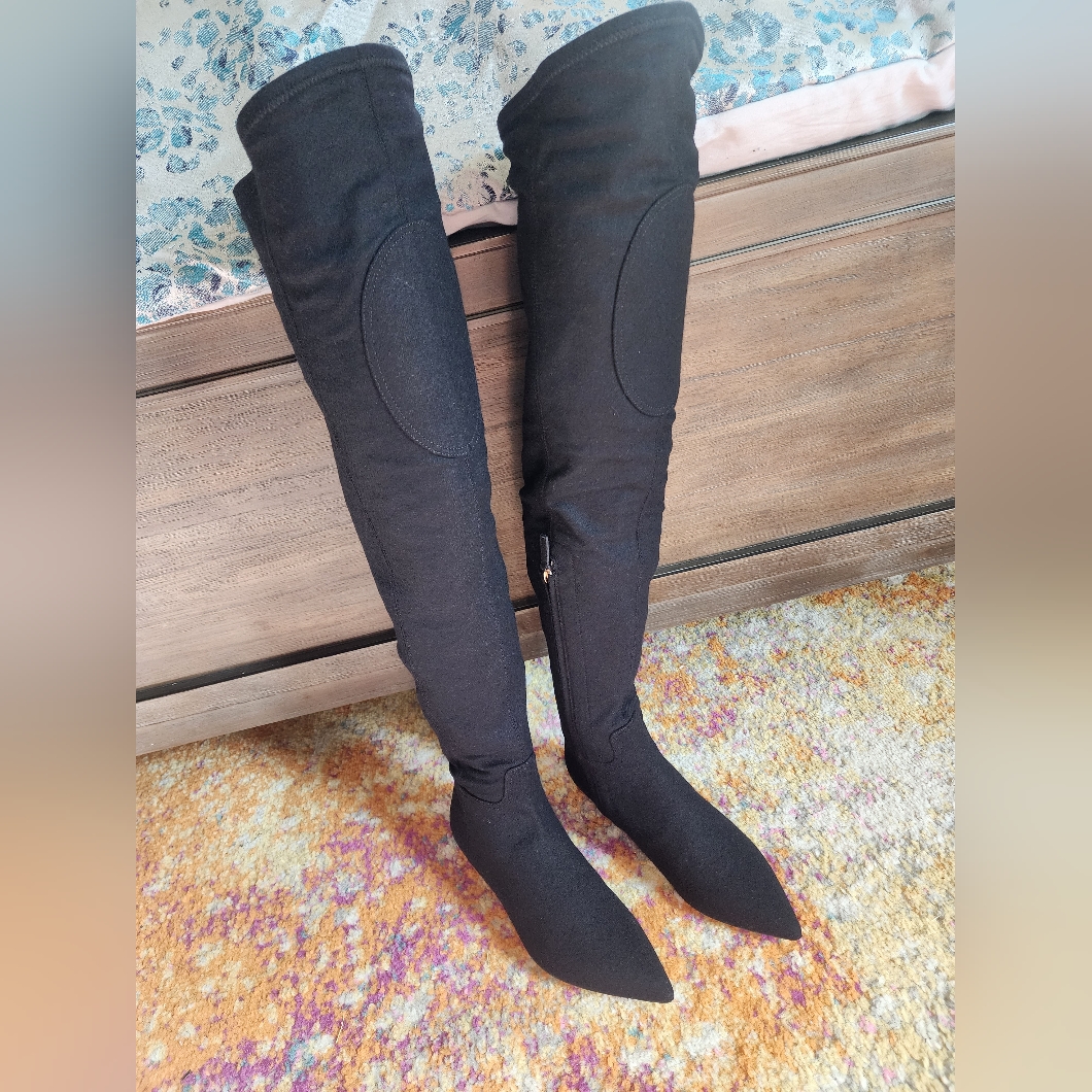 Authentic Valentino Garavani Black Over-The-Knee Women's Boots
